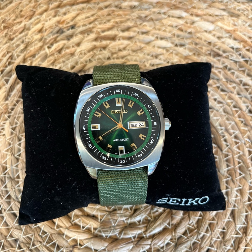 Seiko Green and Silver Men's Watch